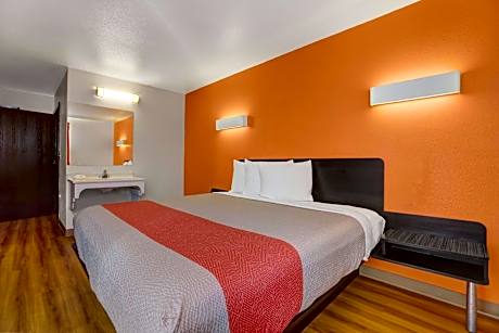 King Room - Non-Smoking