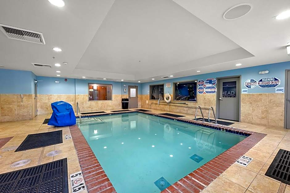 Holiday Inn Express Hotel & Suites Lincoln-Roseville Area By IHG