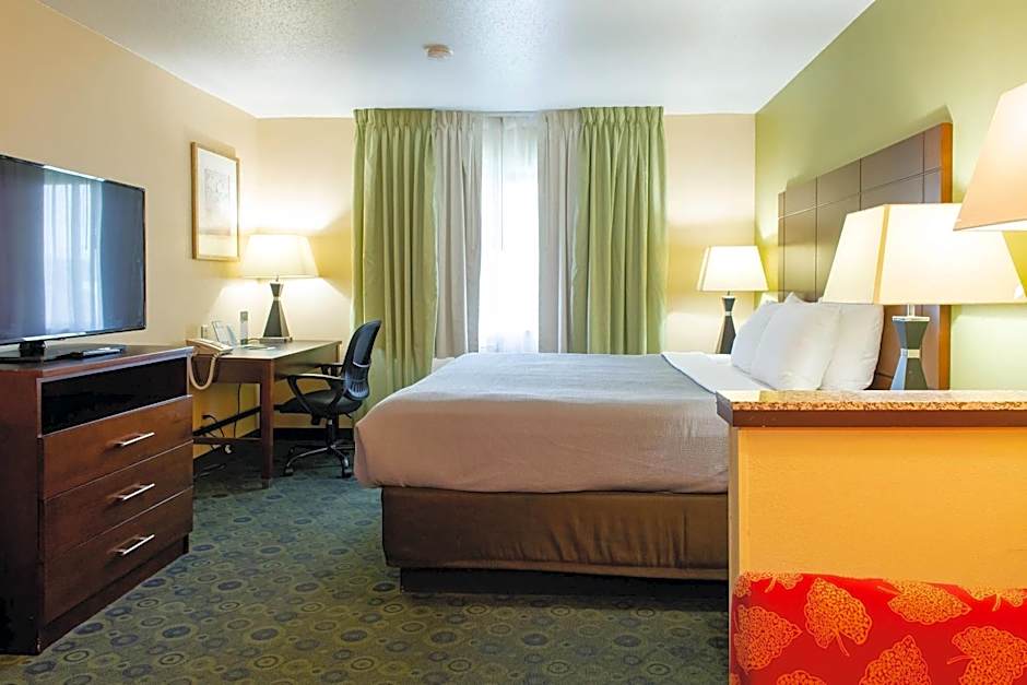 Quality Inn & Suites Bloomington I-55 and I-74