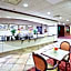 La Quinta Inn & Suites by Wyndham Downtown Conference Center