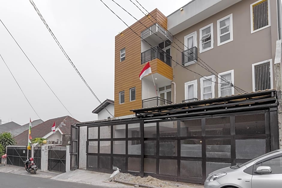 RedDoorz Plus @ Cipete Damai