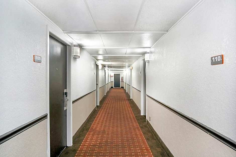 OYO Townhouse Dodge City KS