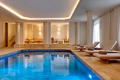 InterContinental Hotels Chantilly Chateau Mont Royal By IHG