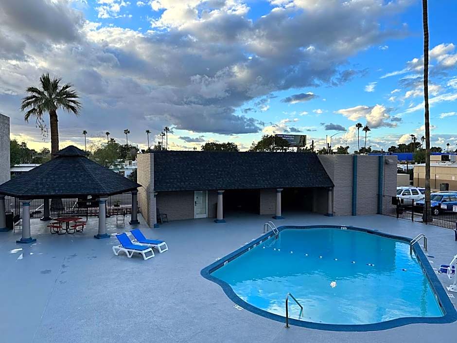 Studio 6 Suites Mesa AZ Near Downtown & Sloan Park