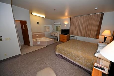 King Suite with Jetted Tub - Smoking