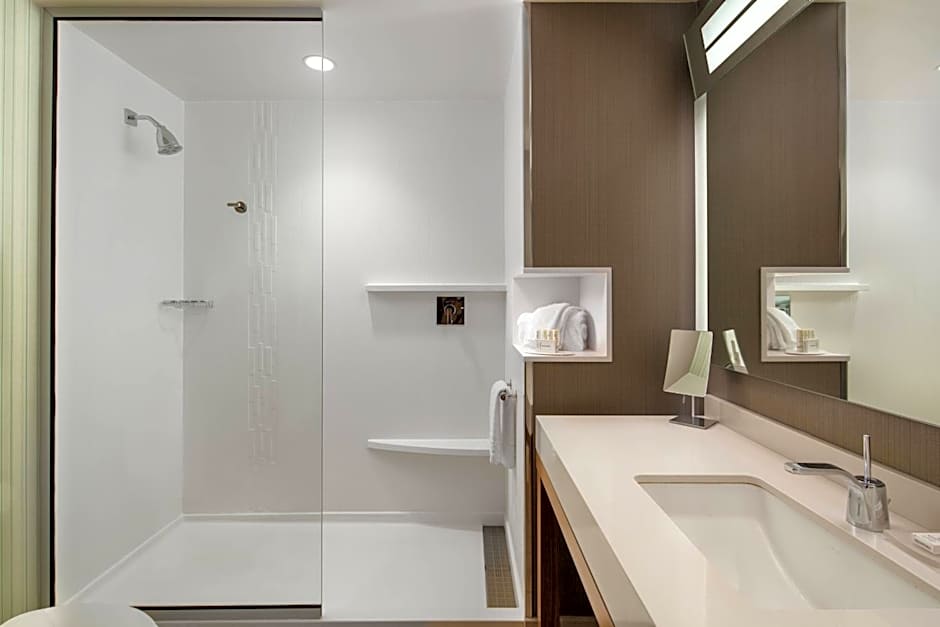 Courtyard by Marriott Erie Bayfront