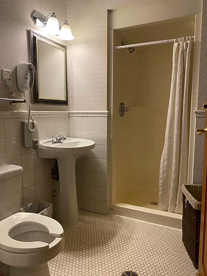 Kingston Hotel