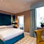 The Capital Hotel, Apartments & Townhouse