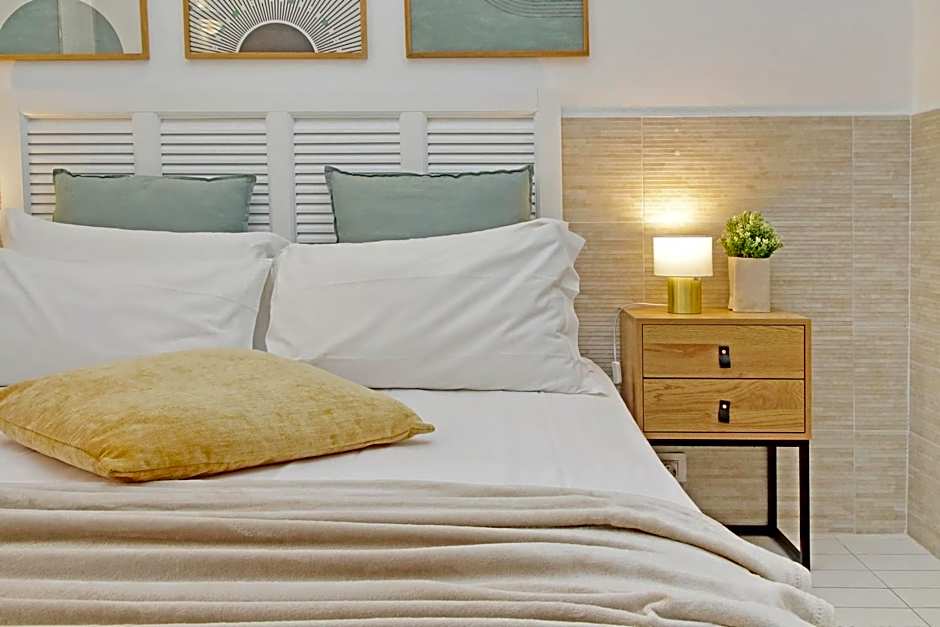 Opera Inn Suites - Rooms and Apartments