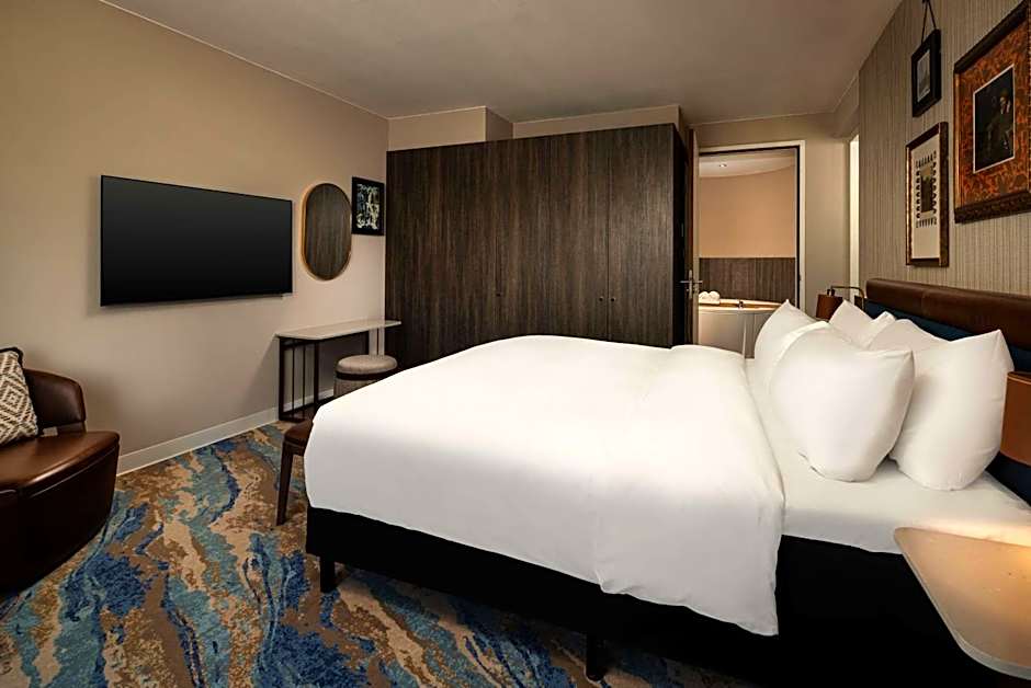 Haven Hotel Rotterdam, Curio Collection by Hilton