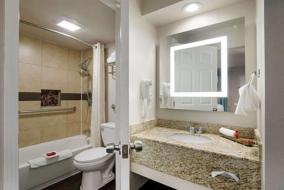 Spanish Trails Inn - Laredo Hotel