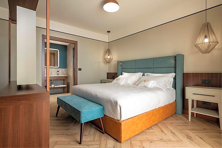 Visionair Suites & SPA-Room Only e Honesty Bar