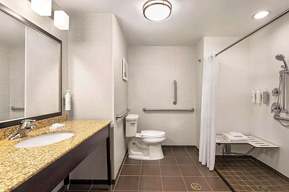 Hampton Inn By Hilton And Suites York South