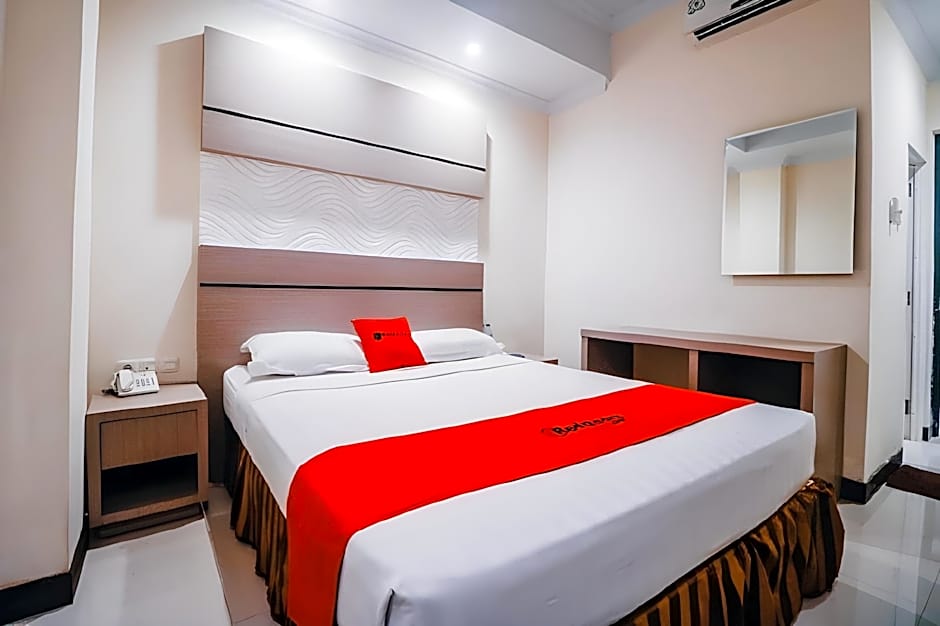Reddoorz Plus near Makassar Town Square