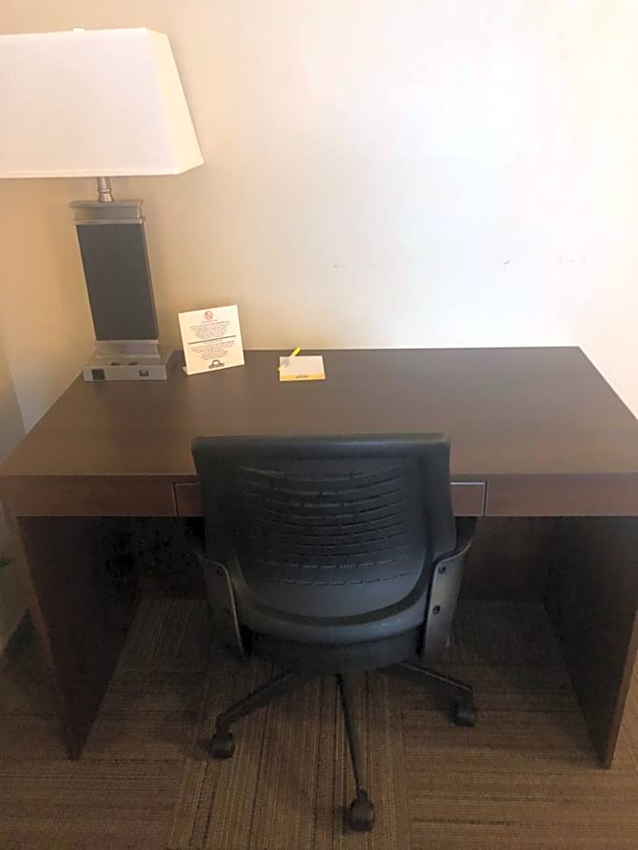 Days Inn by Wyndham Hinton