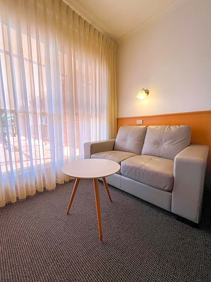 Summerhill Motor Inn - Adults Only