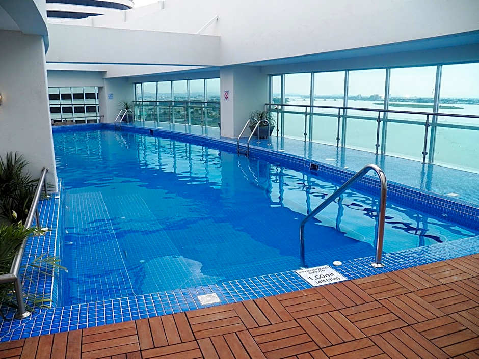 Wyndham Guayaquil, Puerto Santa Ana