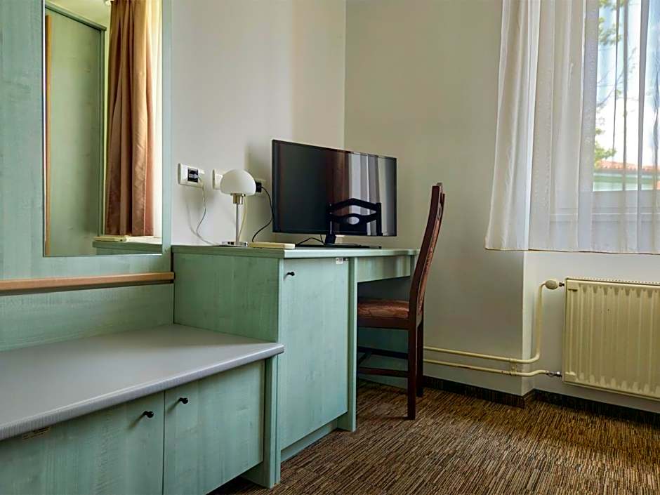 Lipa, Hotel & Bistro