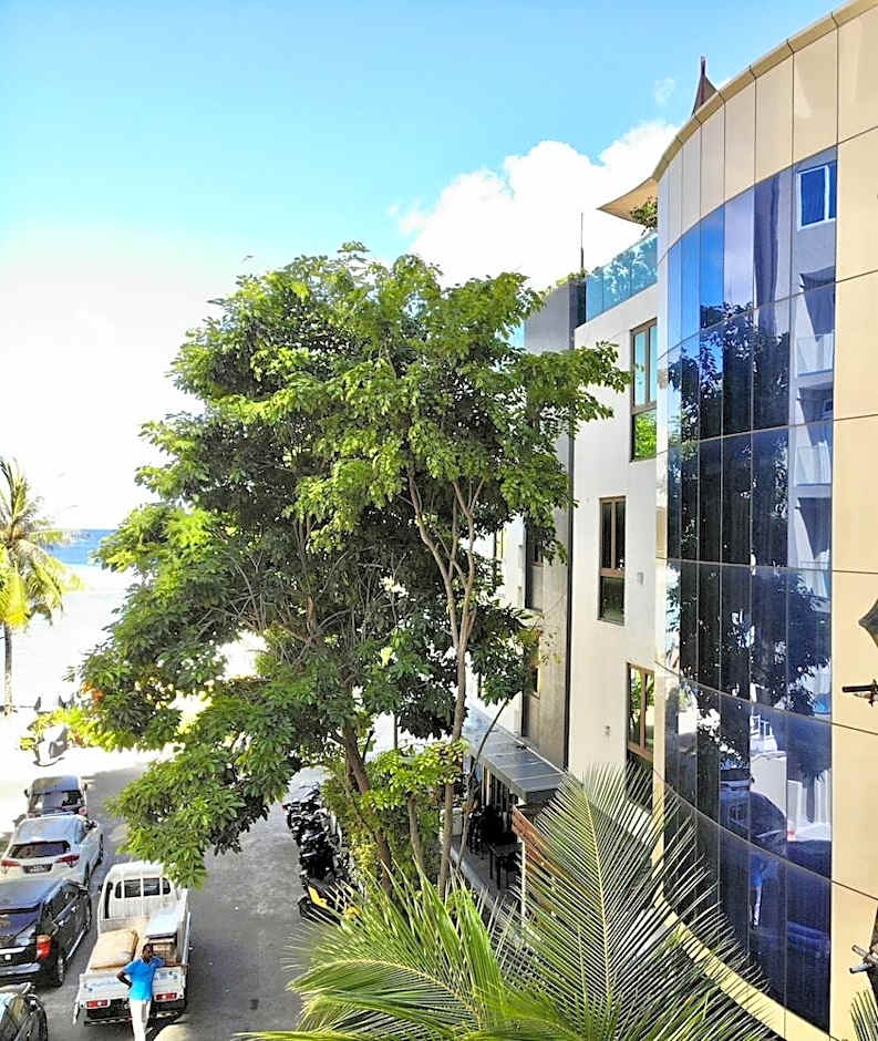 Turquoise Residence by UI