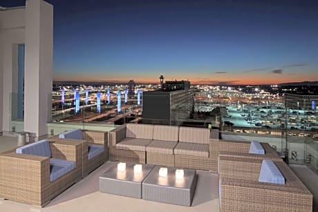 H Hotel Los Angeles, Curio Collection by Hilton