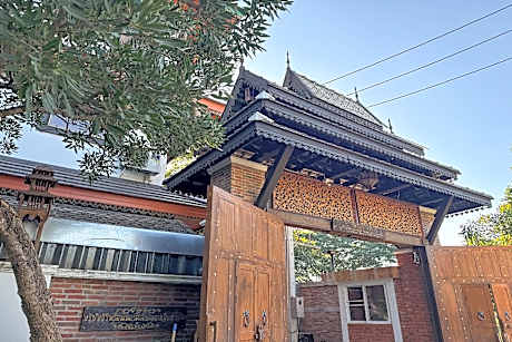 Chiangmai Lanna & Modern Loft Hotel