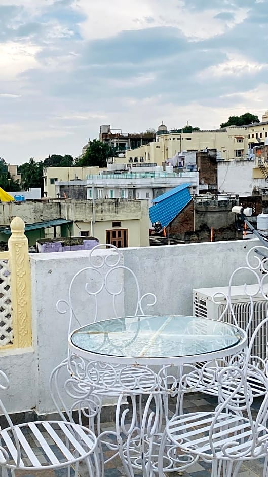 MOON FLOWER GUEST HOUSE