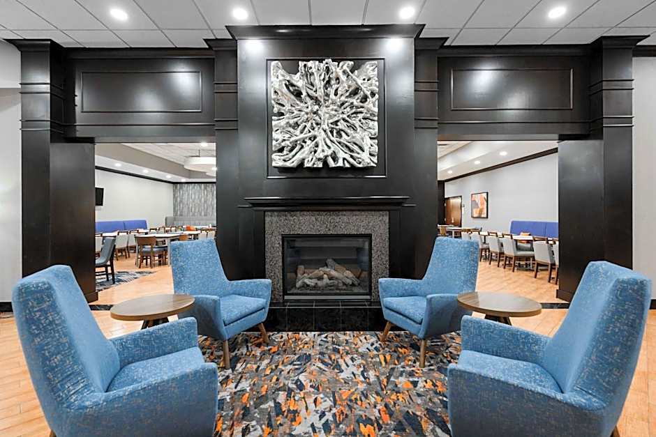 Hampton Inn By Hilton Evansville Airport