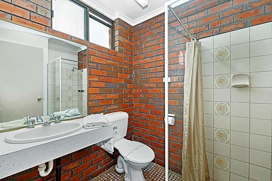 Golden Country Motel and Caravan Park