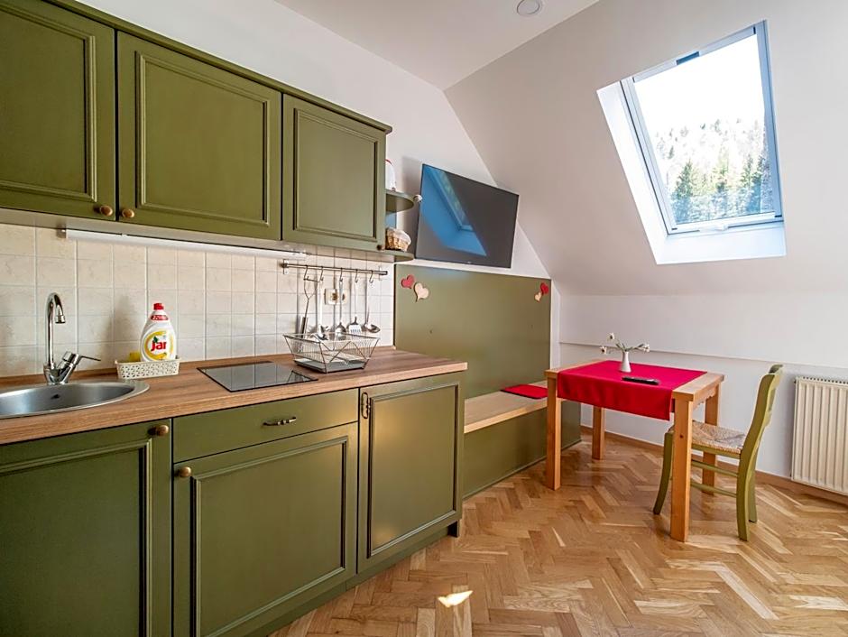 Berghi Hotel and Apartments