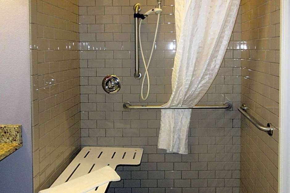 Quality Inn & Suites Caldwell I-77