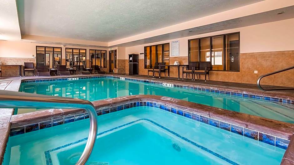 Best Western Plus Airport Inn & Suites