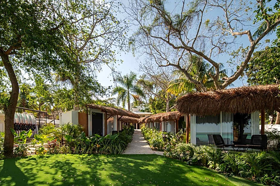 Casa Aakal Lagoon Front