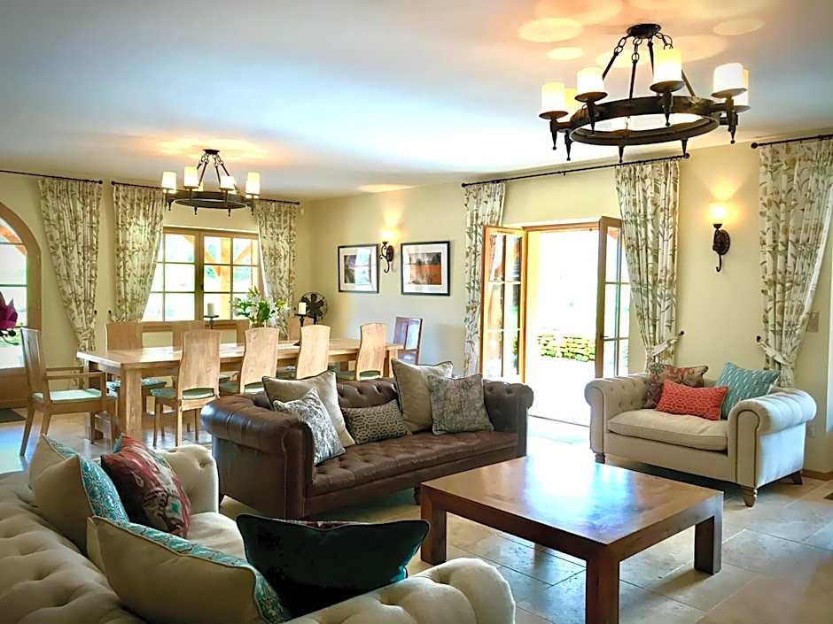 Les Cèdres du Linard, Chambres d'Hôtes B&B Near Lascaux, Montignac, Sarlat-la-Canéda, Dordogne