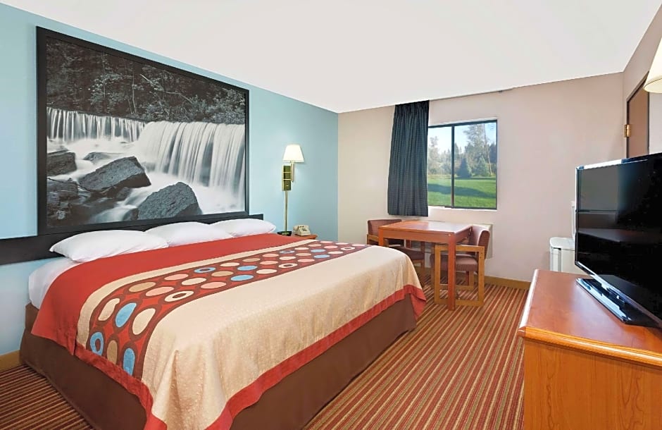 Super 8 by Wyndham Rock Port MO