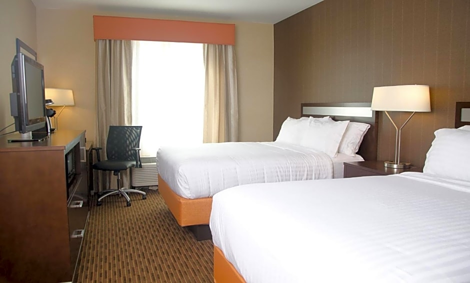 Holiday Inn Express Hotel & Suites Watertown - Thousand Islands