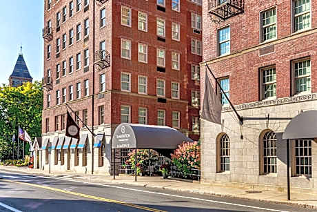 Sheraton Commander Hotel