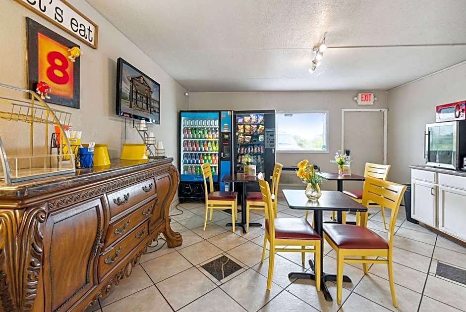 Super 8 by Wyndham Millbury/Toledo