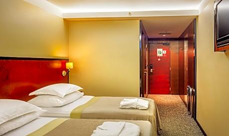 Twin Room with Spa Access