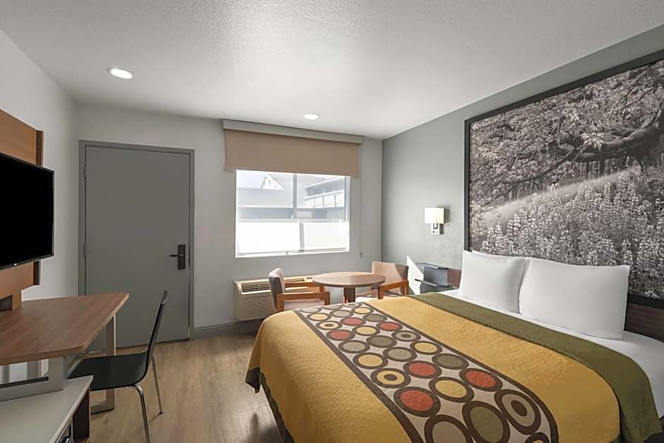 Super 8 by Wyndham Fort Bragg