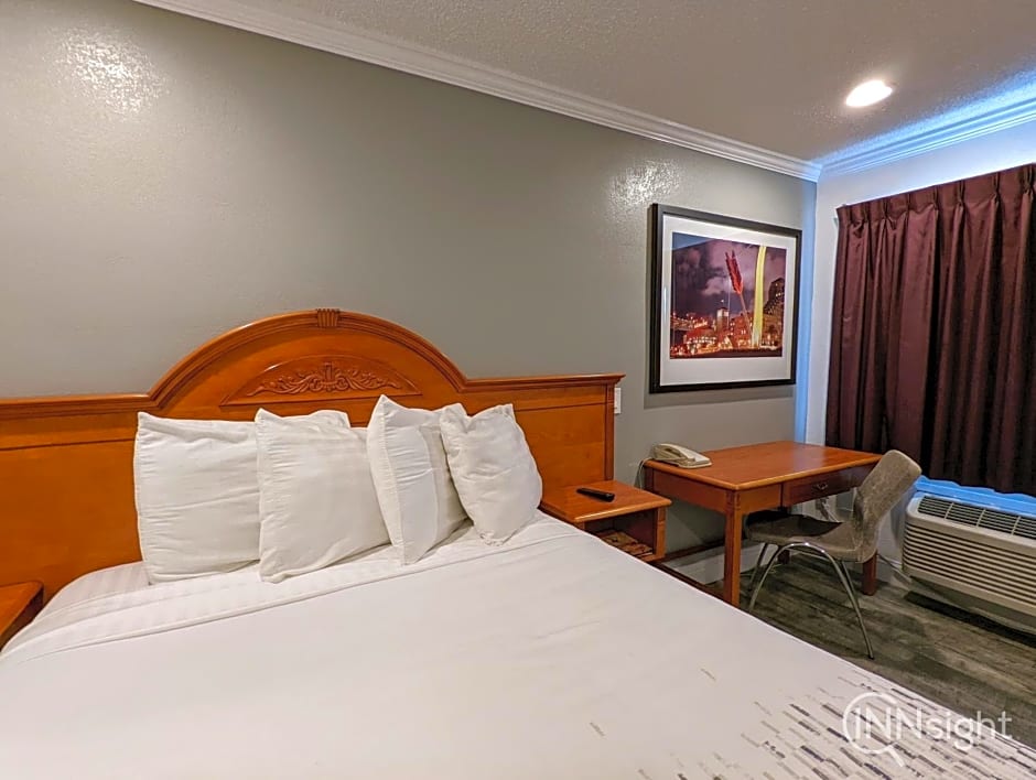 Deluxe Inn