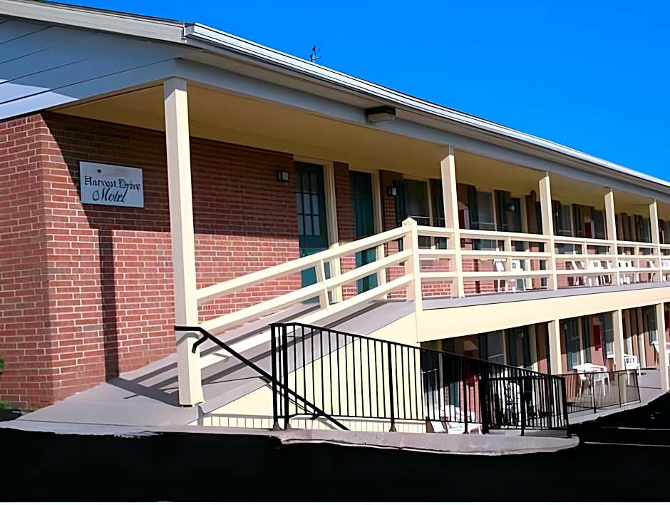 Harvest Drive Family Inn - Renovated Rooms