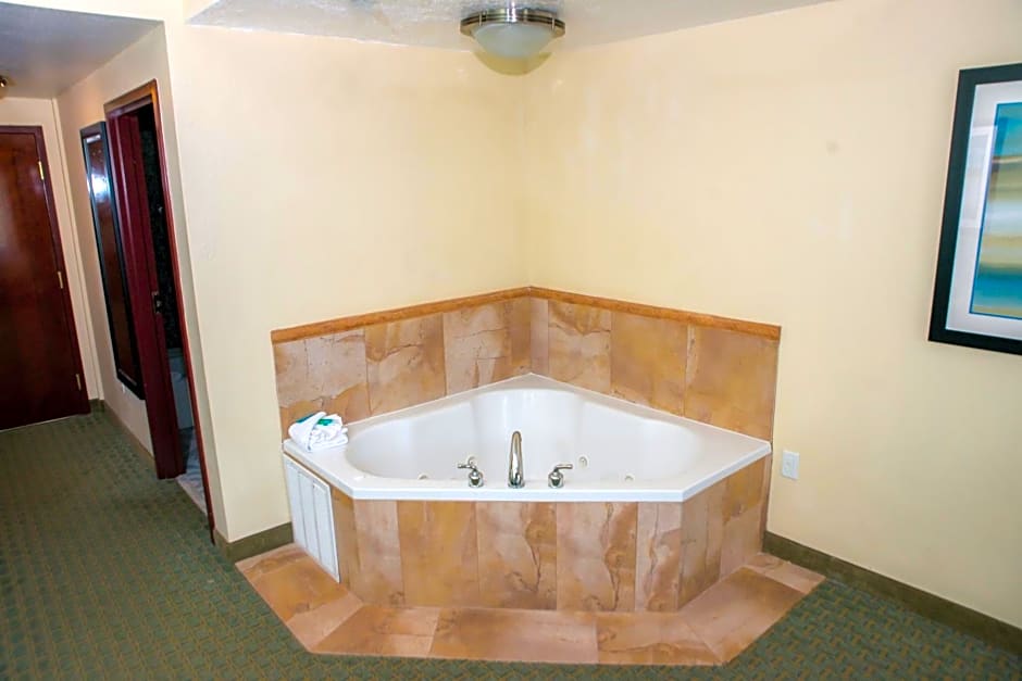 Holiday Inn Express & Suites Cocoa by IHG