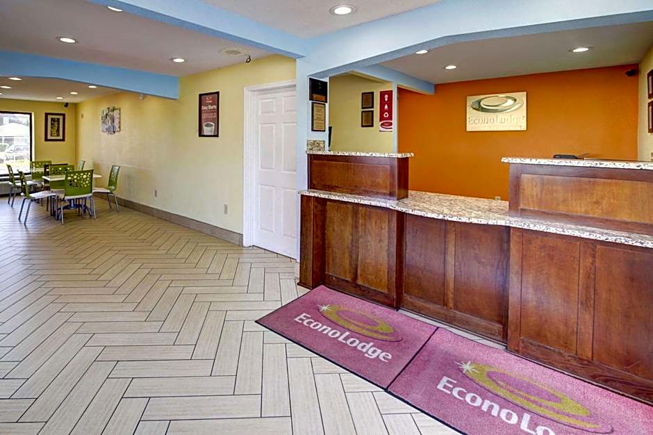Econo Lodge at Military Circle