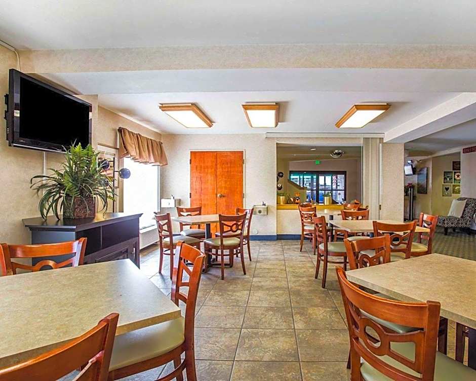 Econo Lodge Denver International Airport