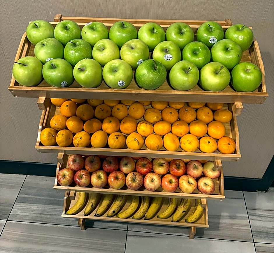 Super 8 by Wyndham Macleod Trail Calgary