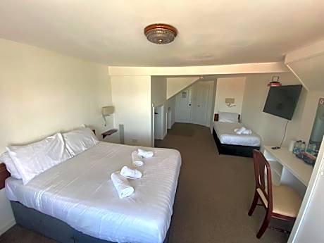 Family Room with Sea View (4 People)