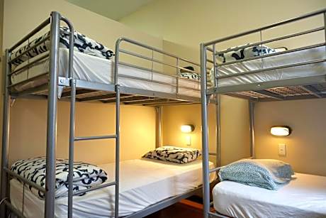 Bed in 16-Bed Mixed Dormitory Room with Shared Bathroom