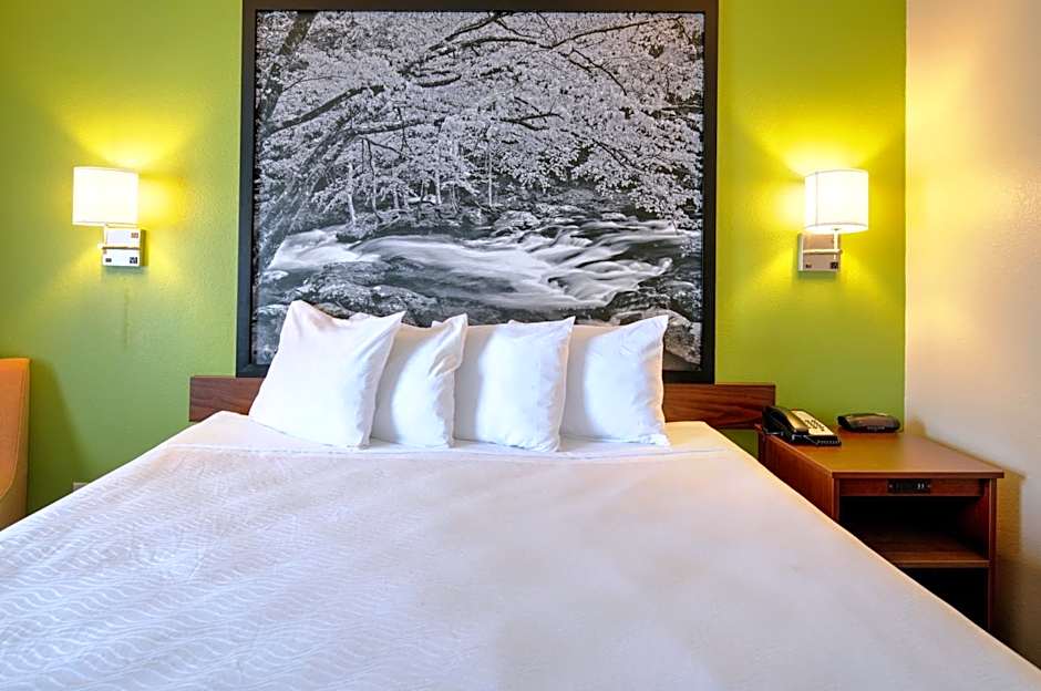 Super 8 by Wyndham Knoxville West/Farragut