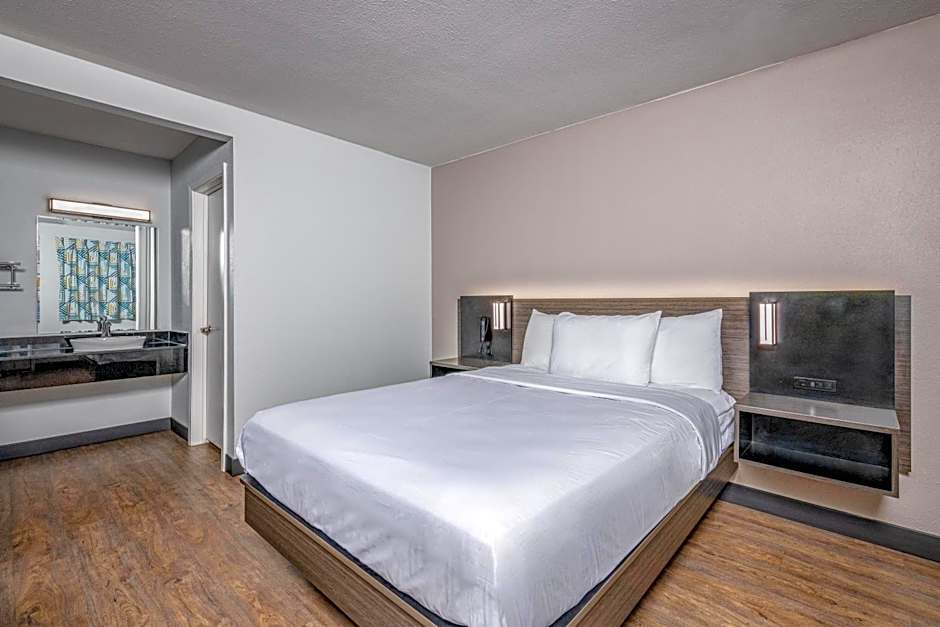 Motel 6-Euless, TX - Dallas