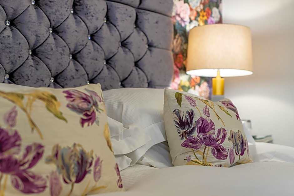 Holly Lodge Guest House with FREE off site health club